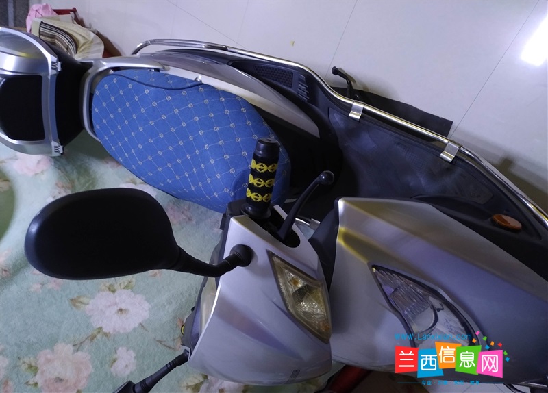 踏板摩托車