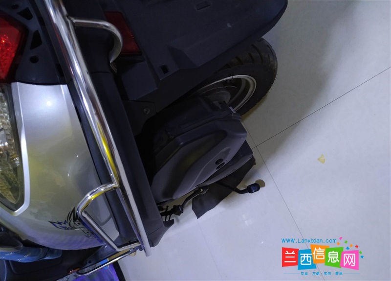 踏板摩托車